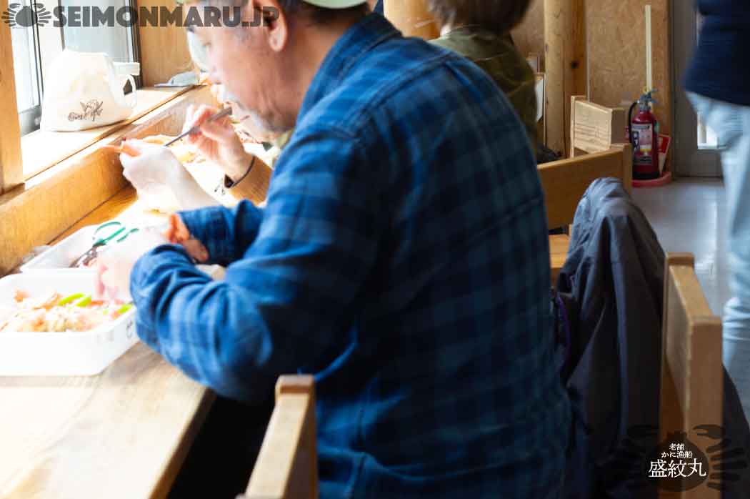 カニを食べられる屋内施設カニかに館の様子